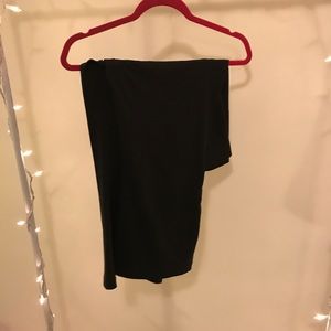 black cropped yoga pants